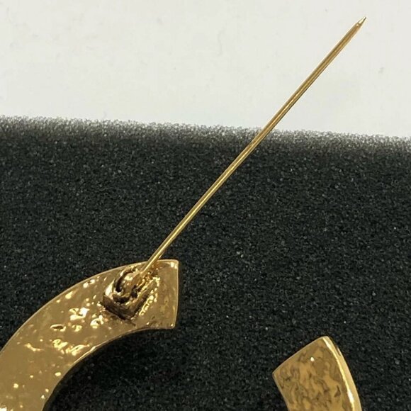 CHANEL CC Logo Vintage Brooch Gold Tone Pin 94P Auth - Picture 12 of 16